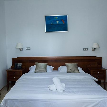 ליובוסקי Hotel Hum מראה חיצוני תמונה