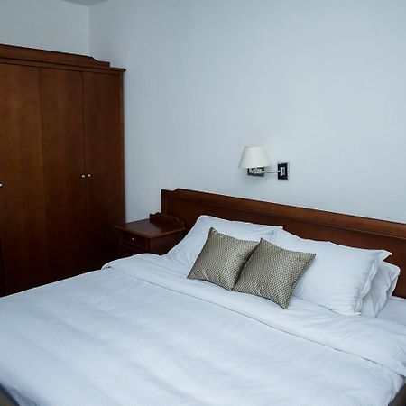 ליובוסקי Hotel Hum מראה חיצוני תמונה
