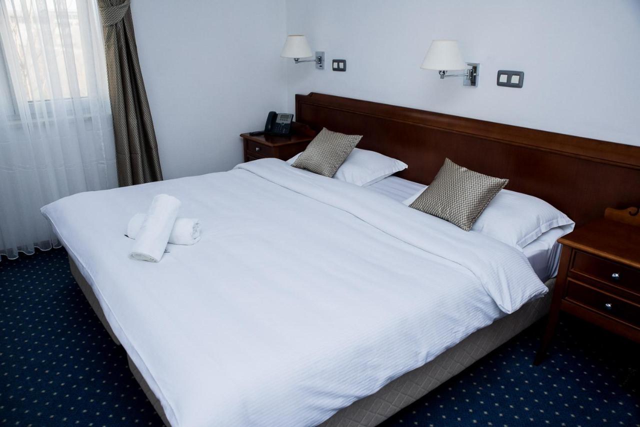 ליובוסקי Hotel Hum מראה חיצוני תמונה
