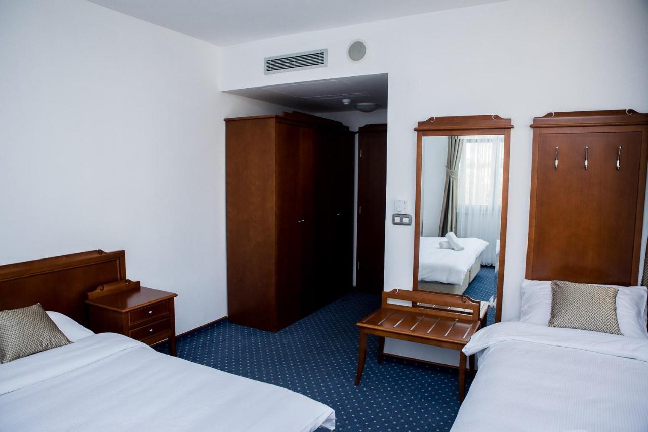 ליובוסקי Hotel Hum מראה חיצוני תמונה