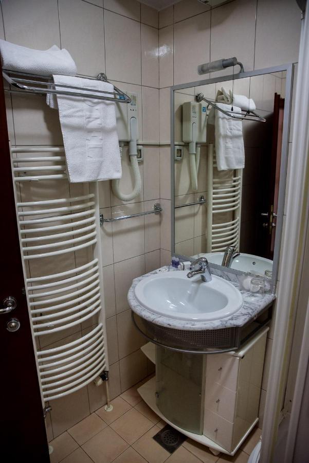 ליובוסקי Hotel Hum מראה חיצוני תמונה