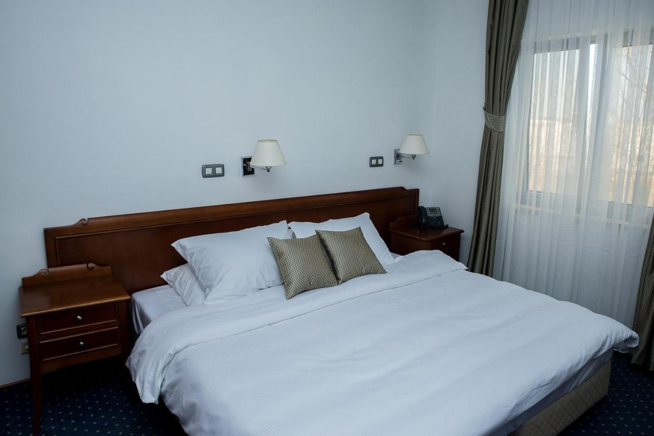 ליובוסקי Hotel Hum מראה חיצוני תמונה