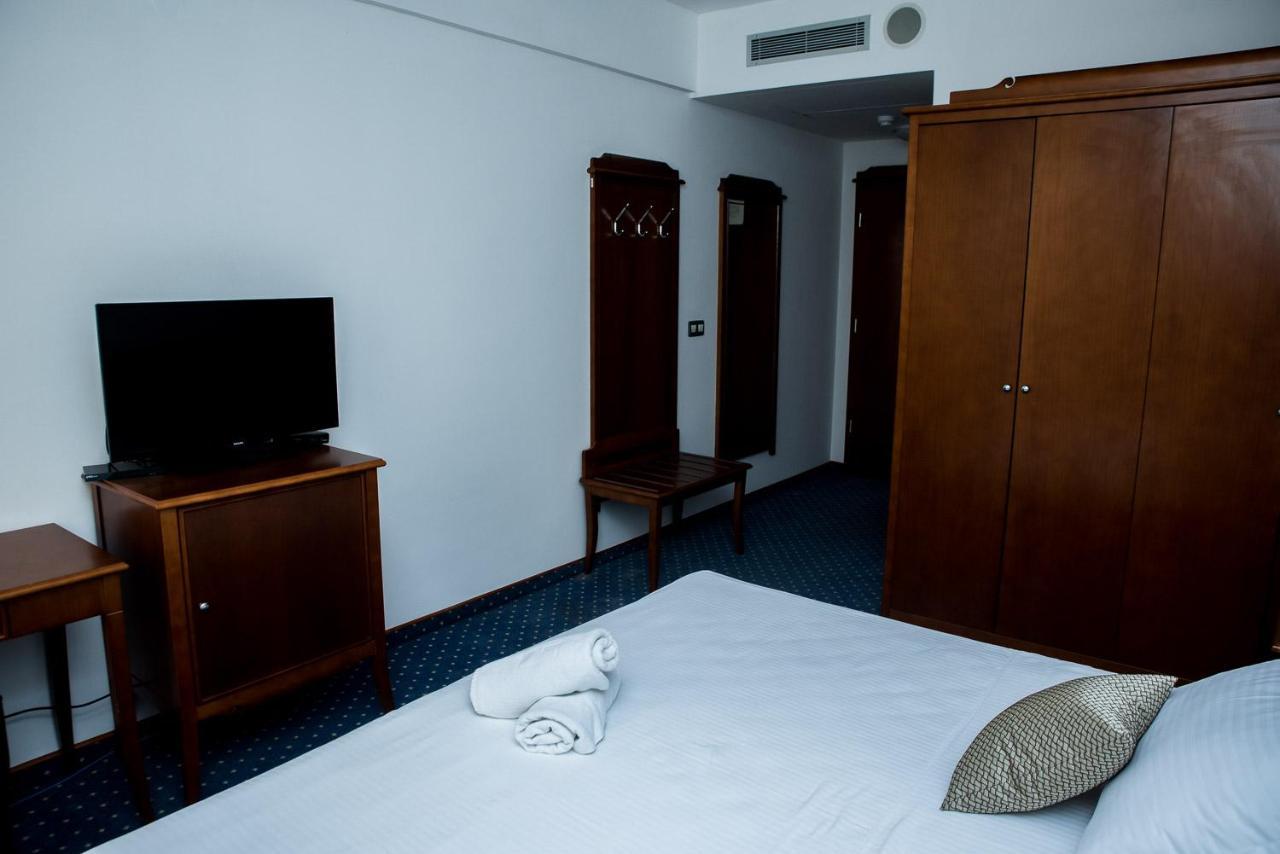 ליובוסקי Hotel Hum מראה חיצוני תמונה