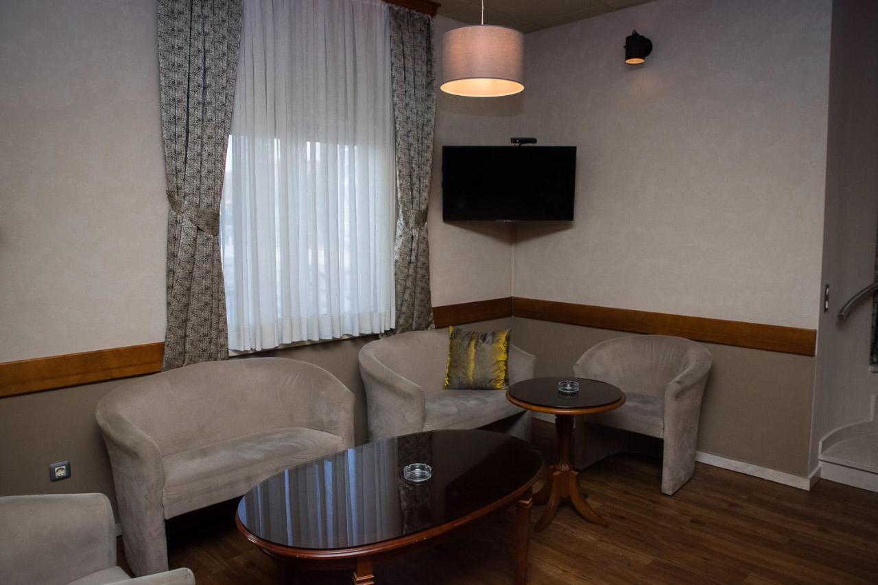 ליובוסקי Hotel Hum מראה חיצוני תמונה