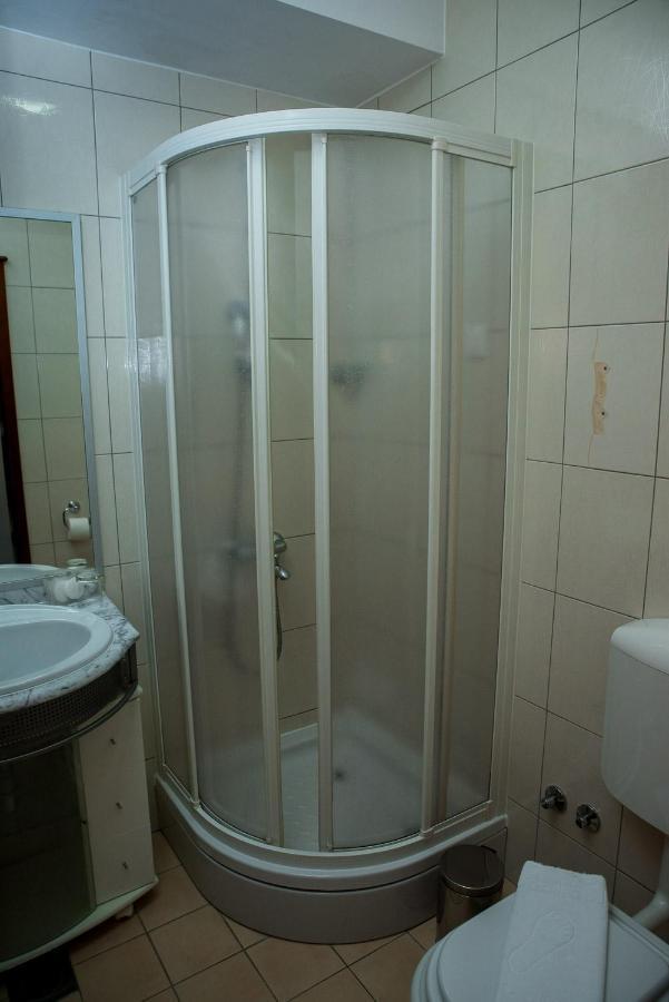 ליובוסקי Hotel Hum מראה חיצוני תמונה
