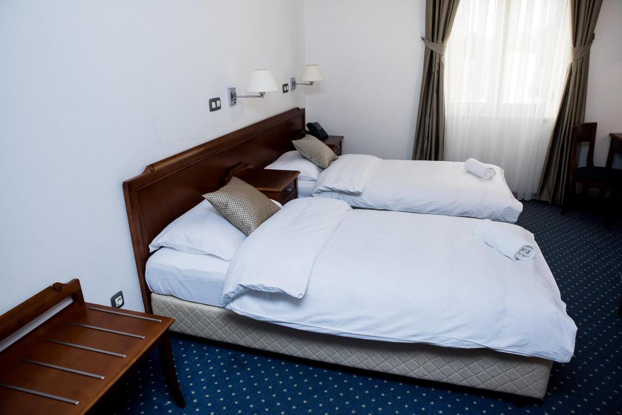 ליובוסקי Hotel Hum מראה חיצוני תמונה