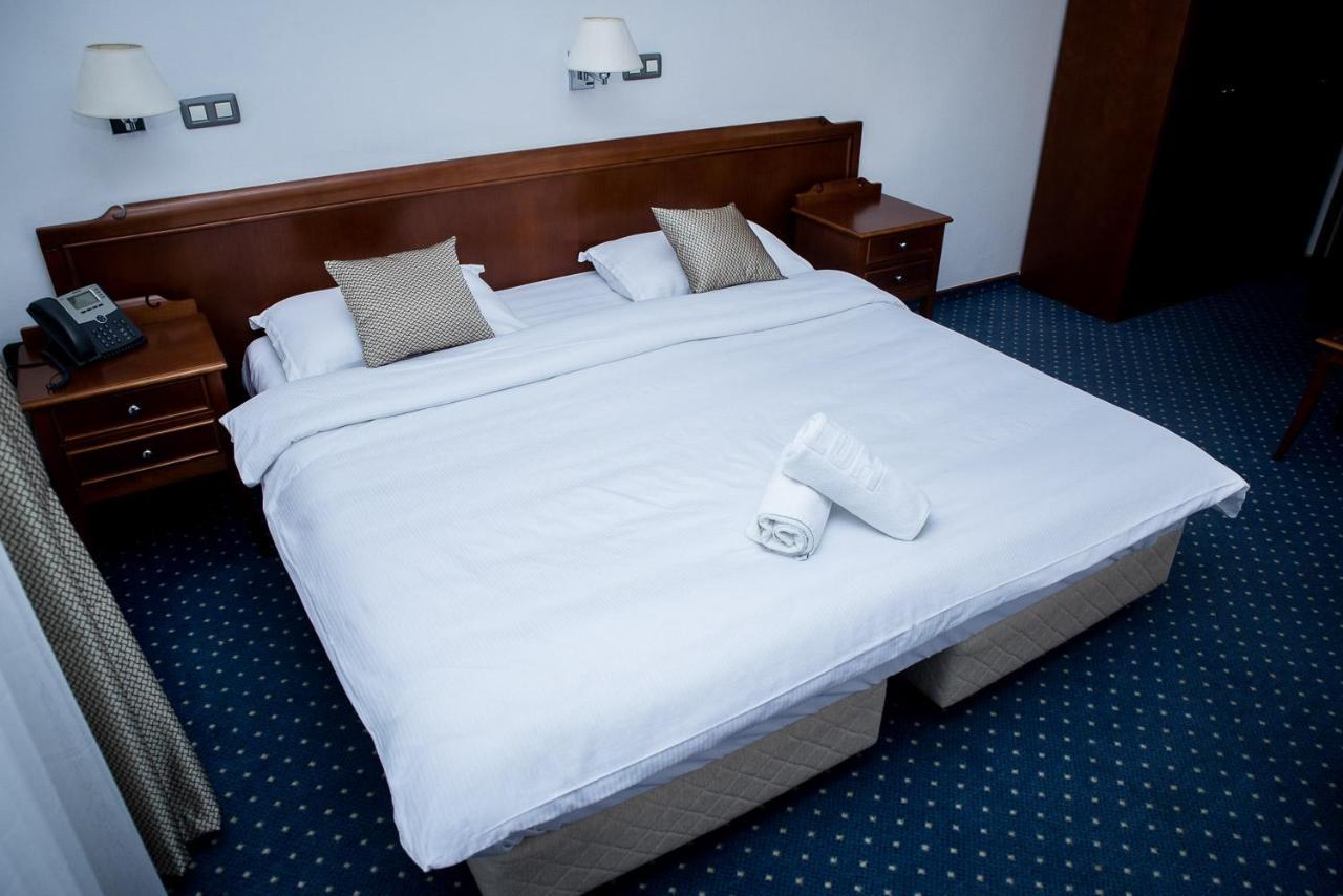 ליובוסקי Hotel Hum מראה חיצוני תמונה