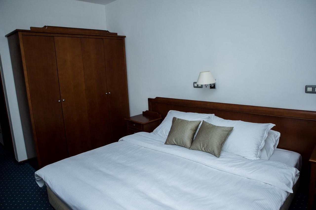 ליובוסקי Hotel Hum מראה חיצוני תמונה