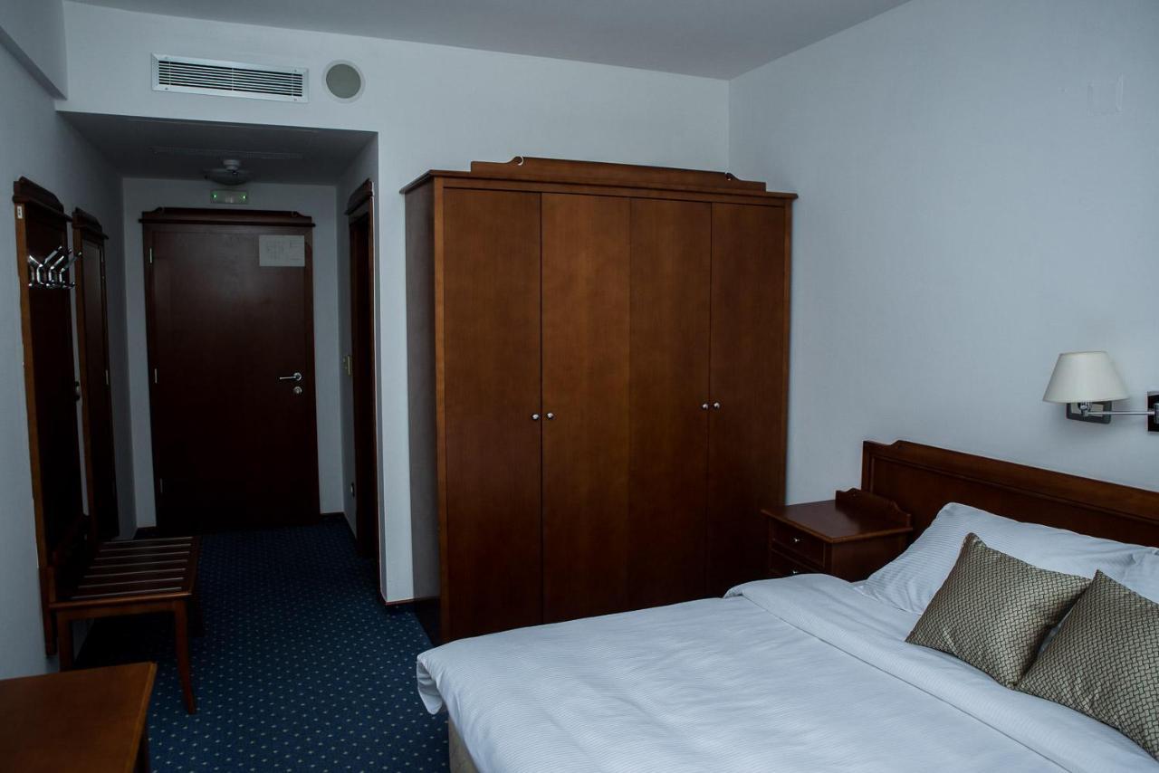 ליובוסקי Hotel Hum מראה חיצוני תמונה