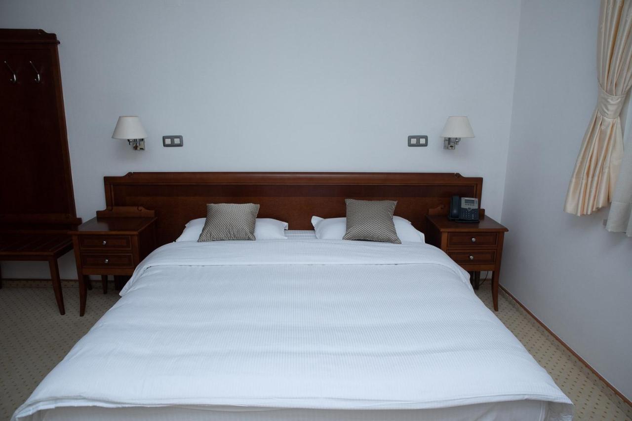 ליובוסקי Hotel Hum מראה חיצוני תמונה