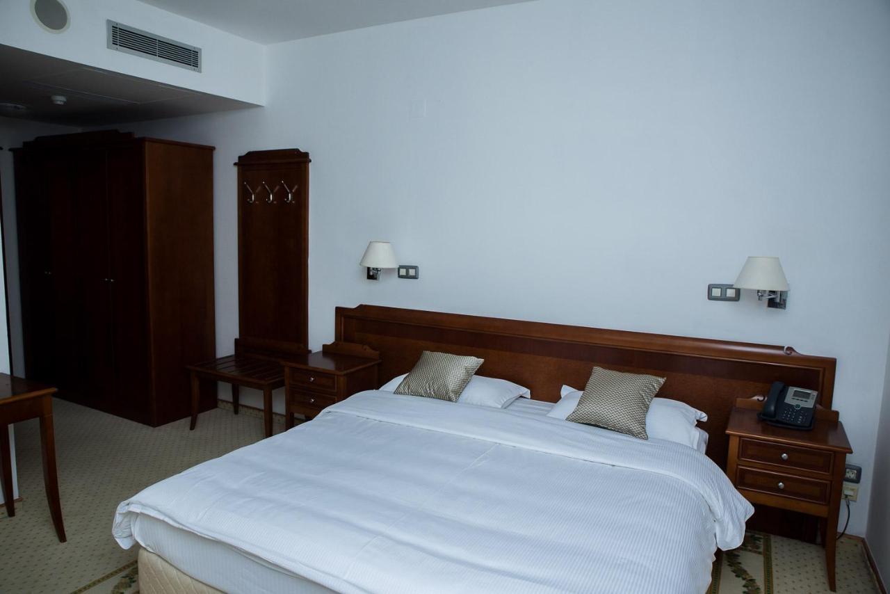 ליובוסקי Hotel Hum מראה חיצוני תמונה