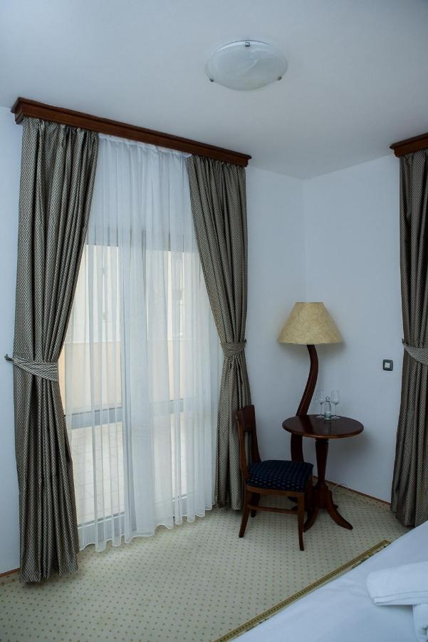 ליובוסקי Hotel Hum מראה חיצוני תמונה