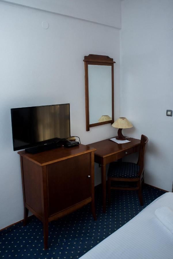 ליובוסקי Hotel Hum מראה חיצוני תמונה