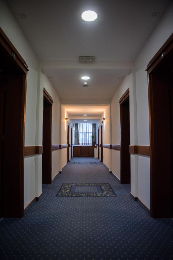 ליובוסקי Hotel Hum מראה חיצוני תמונה