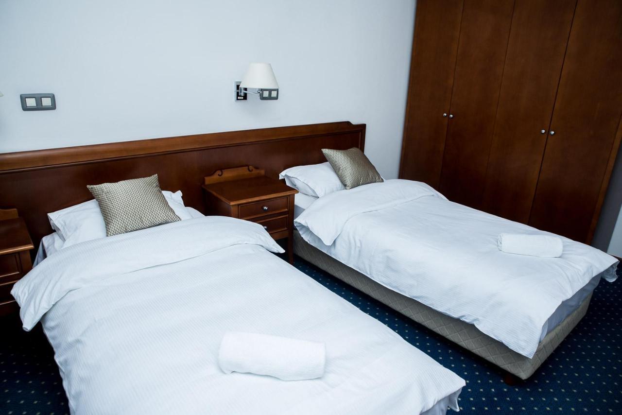ליובוסקי Hotel Hum מראה חיצוני תמונה