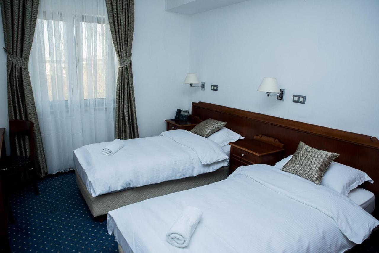 ליובוסקי Hotel Hum מראה חיצוני תמונה