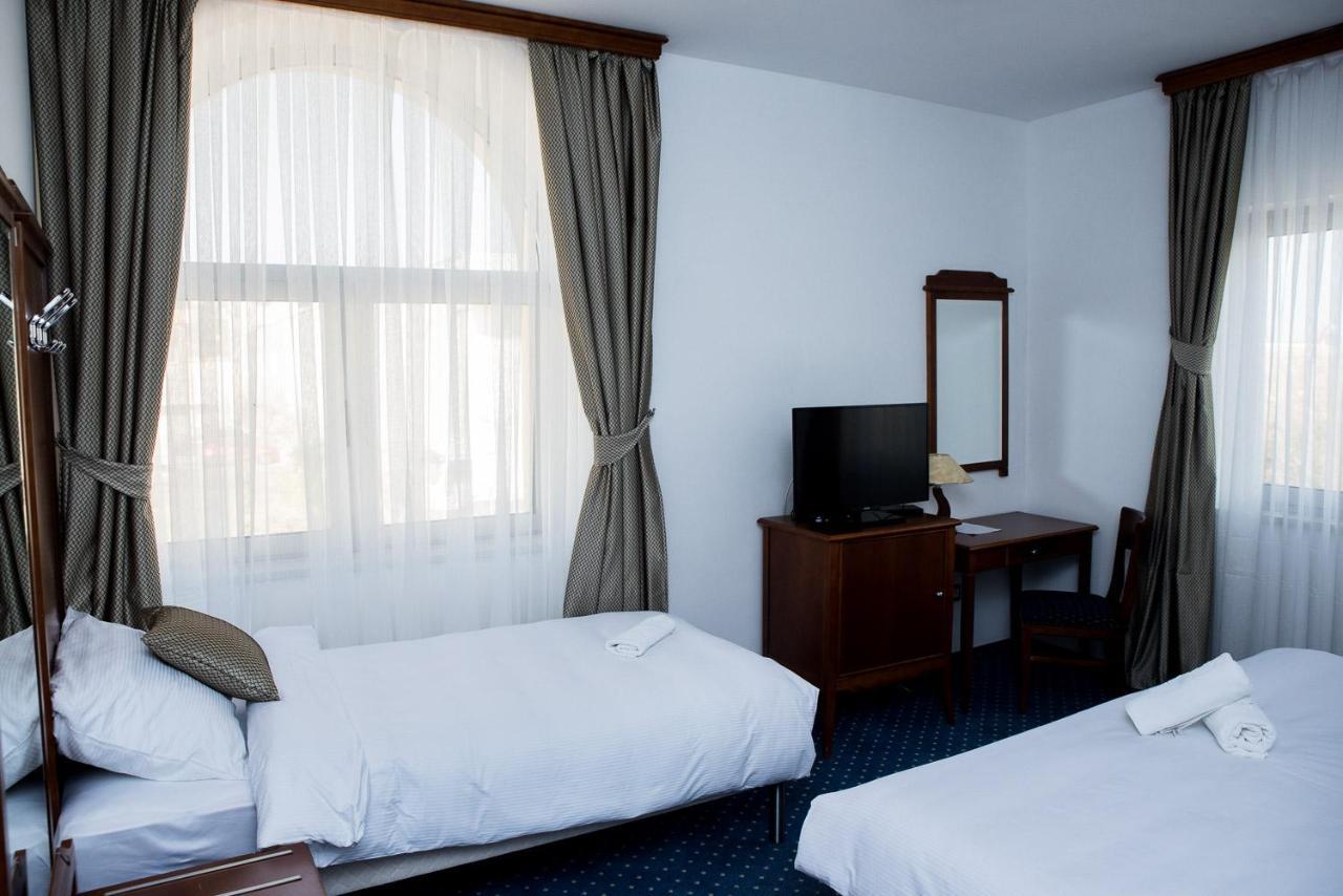 ליובוסקי Hotel Hum מראה חיצוני תמונה
