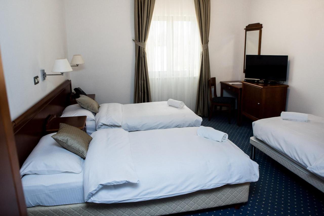 ליובוסקי Hotel Hum מראה חיצוני תמונה
