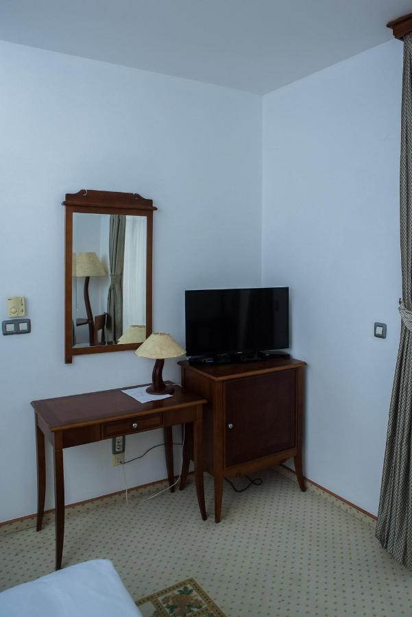ליובוסקי Hotel Hum מראה חיצוני תמונה
