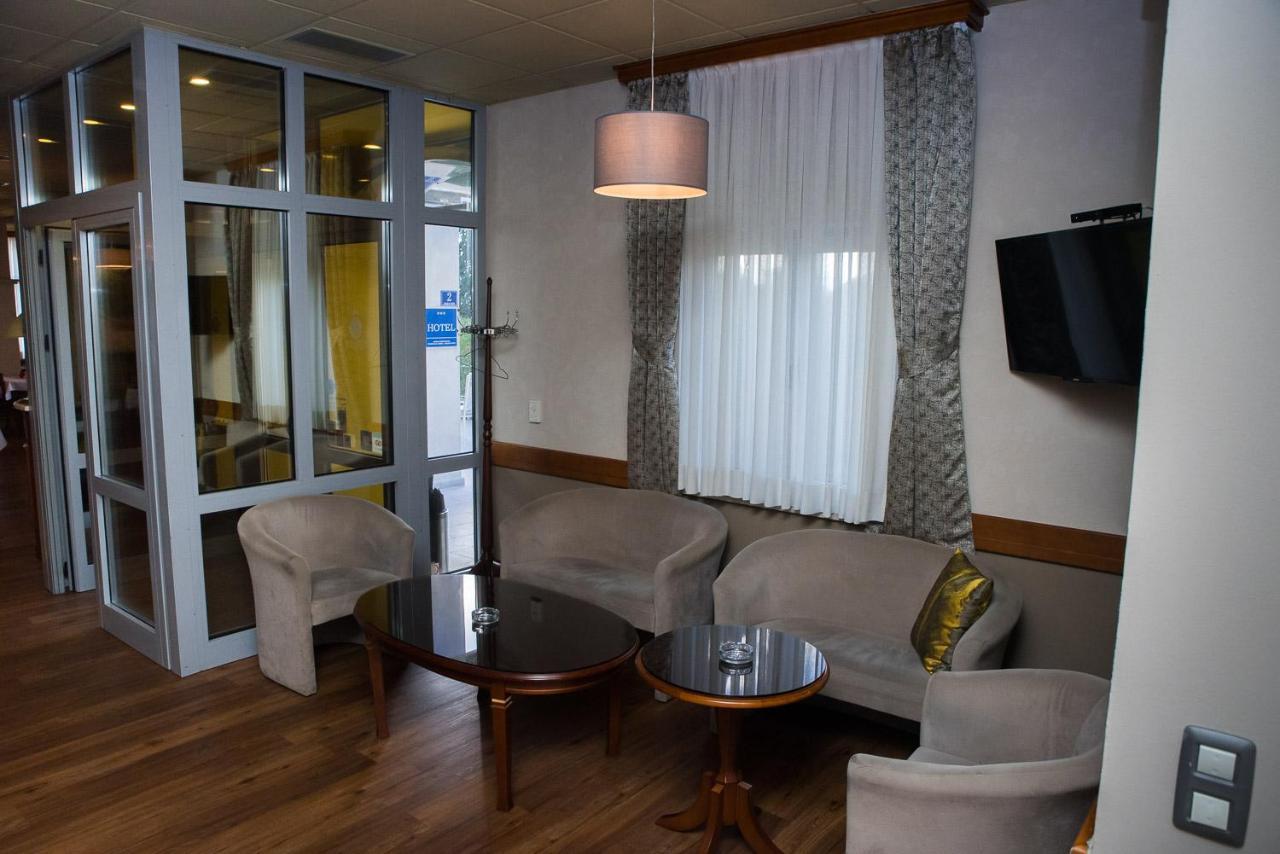 ליובוסקי Hotel Hum מראה חיצוני תמונה