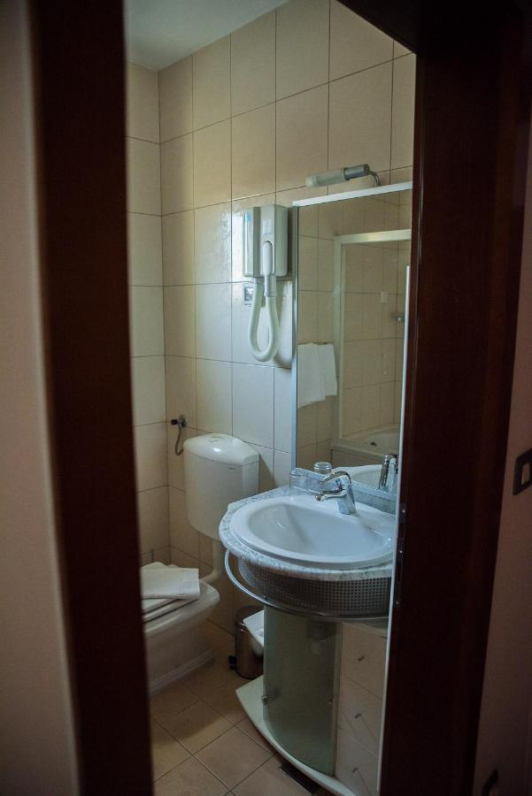 ליובוסקי Hotel Hum מראה חיצוני תמונה