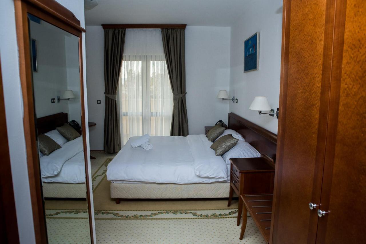 ליובוסקי Hotel Hum מראה חיצוני תמונה