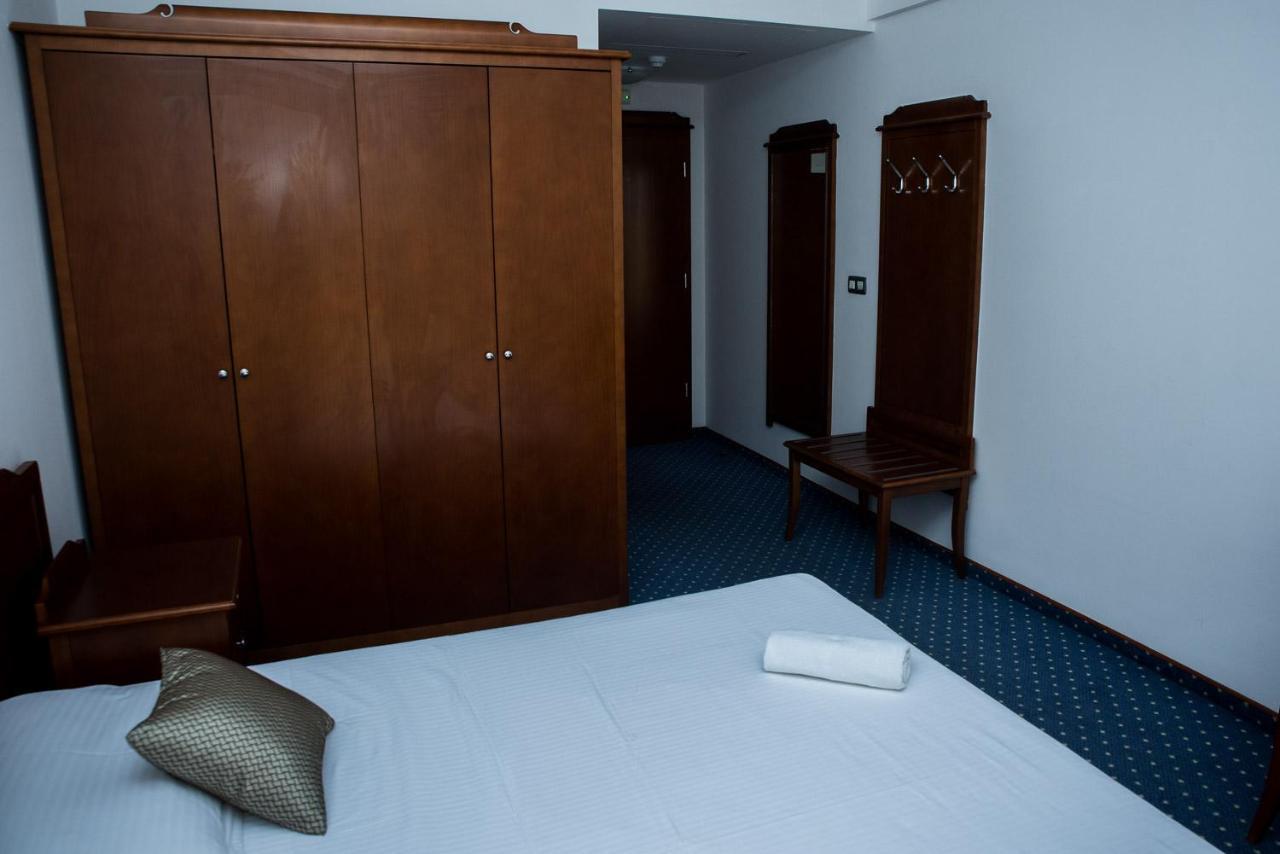 ליובוסקי Hotel Hum מראה חיצוני תמונה